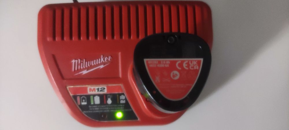 Încărcător milwaukee m12 12v. 3ah