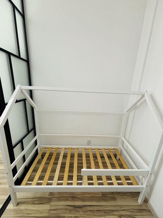 Кровать детская в форме домика