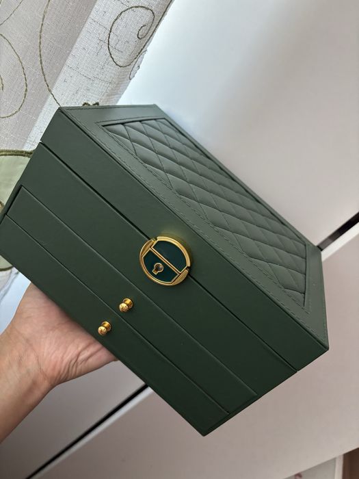 Шкатулка для украшений трехъярусная