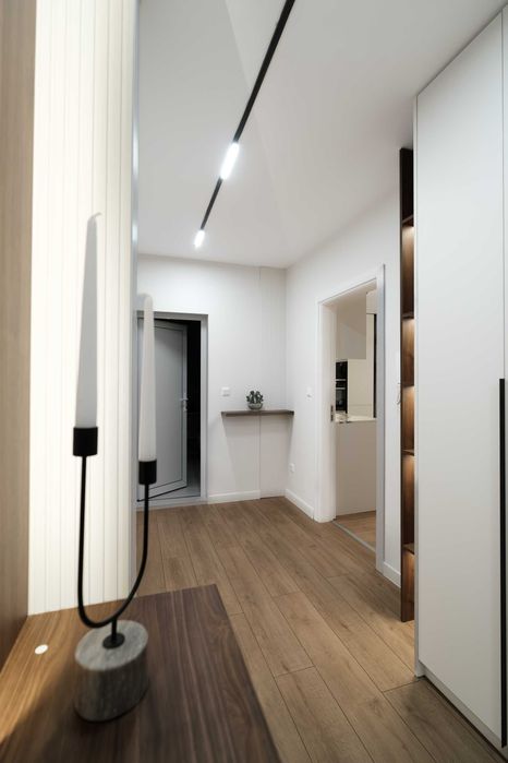 Продава се обзаведен тристаен апартамент