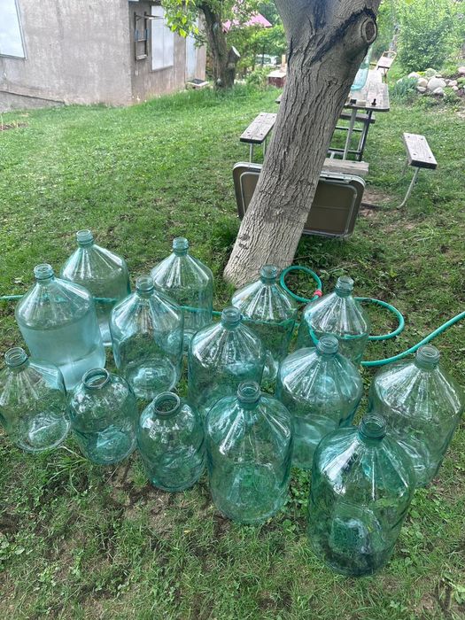 Продам стеклянные бутыли 10.20 литров