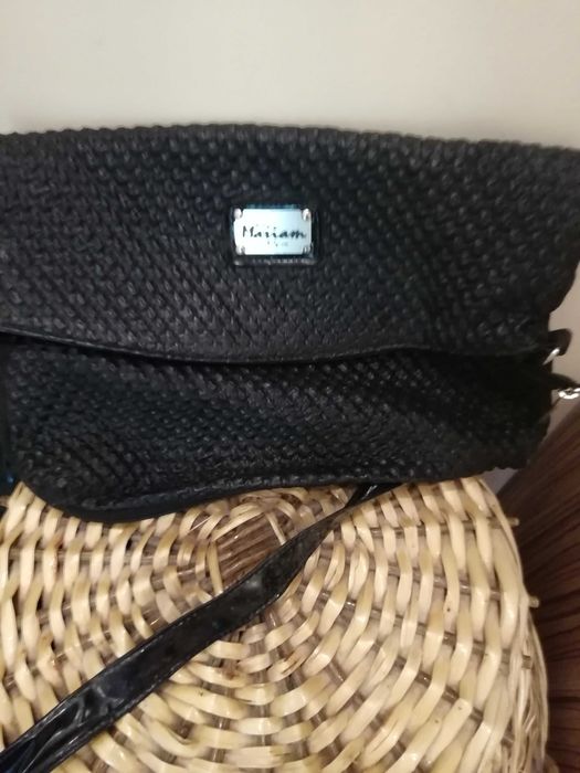 Черна чанта през рамо