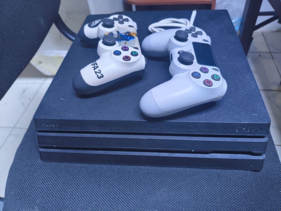 Ps4 про 2 джойстик 1тб память