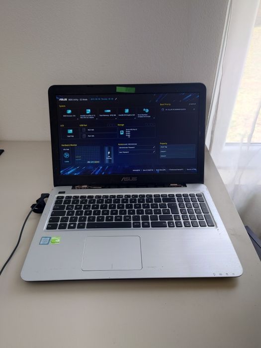 Asus X556UQ funcțional fara ssd ( i5-7200u• 8gb RAM DDR4• Nvidia 940) light gaming