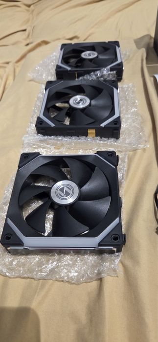 Продаются Вентиляторы для корпуса Lian Li Uni Fan SL120 V1 (9 штук)