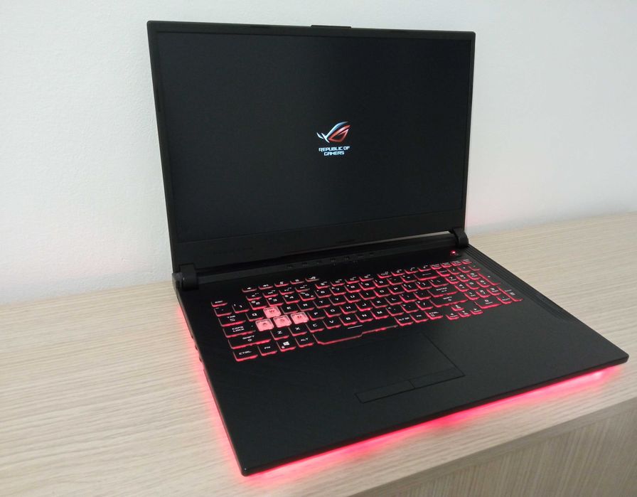 Laptop ASUS INTEL I7 GAMING EXTREM Ecran Rata Refresh 144Hz IPS 15.6 inch placa video dedicata NVIDIA TI TITANIUM SSD pci 2 placi video ASUS ROG STRIX