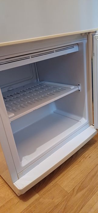 Холодильник белый