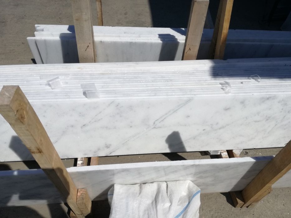 Marmura alba si marmura gri