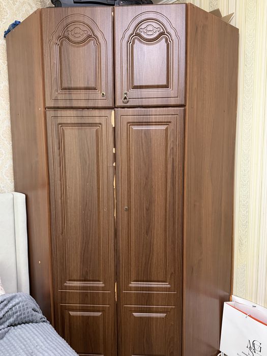 Продам угловой шкаф