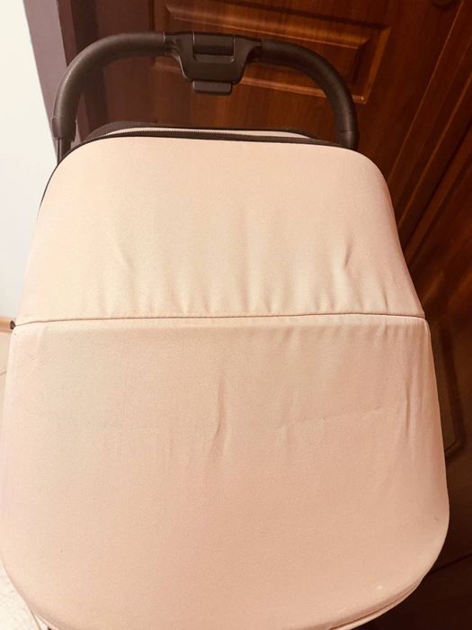 Бебешка количка Easywalker Jackey с кош за новородено - много удобна и компактна