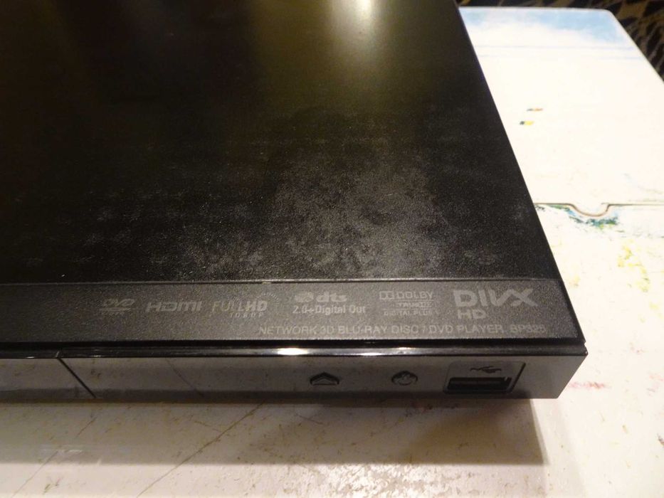 Blu-Ray Player LG BP325, с работещо USB, моля прочети описанието.