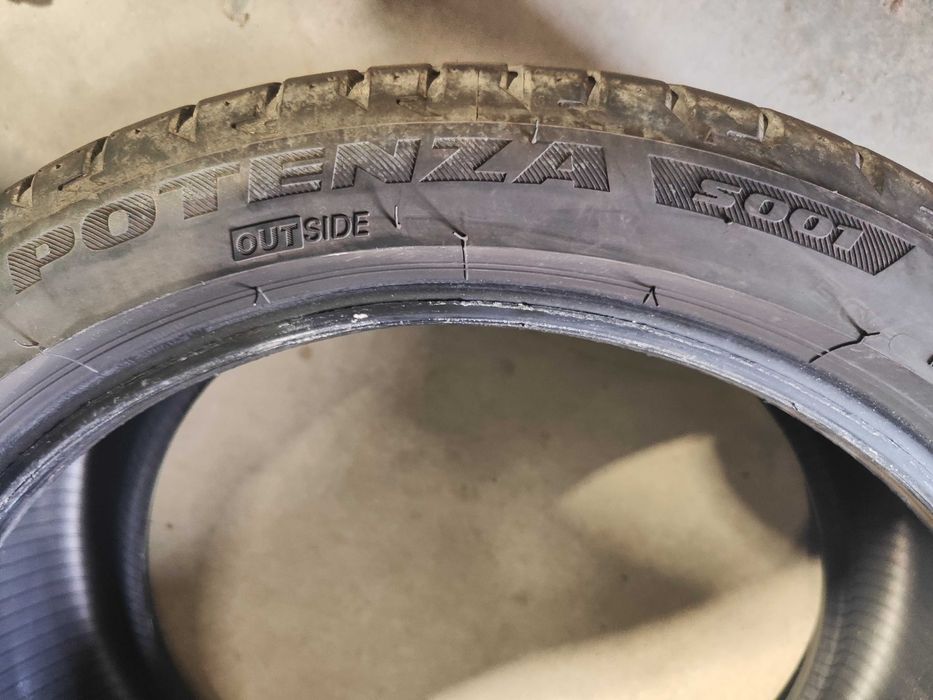 2бр.летни гуми 235/40/19 Bridgestone