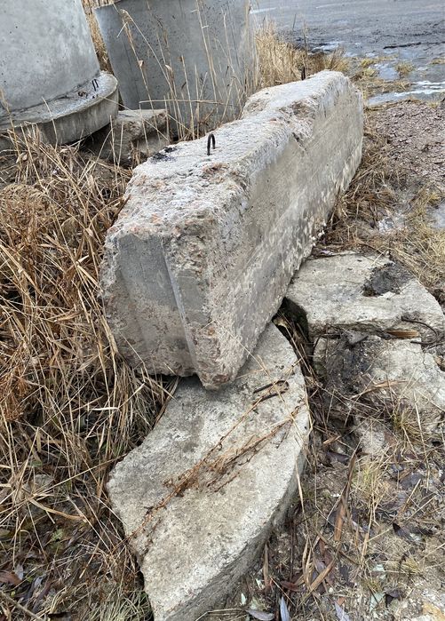 Блоки бетонные .