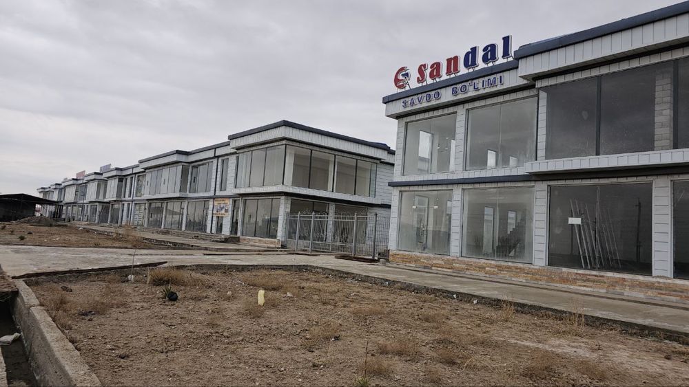 Богишамол бозорда йул устида, сотилади еки ижарага берилади