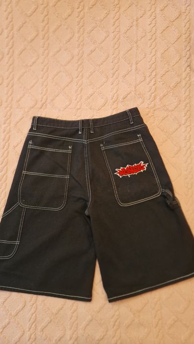 Продаются шорты чёрного цвета, удлинённые