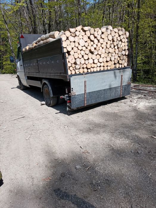 Vând lemn de foc.