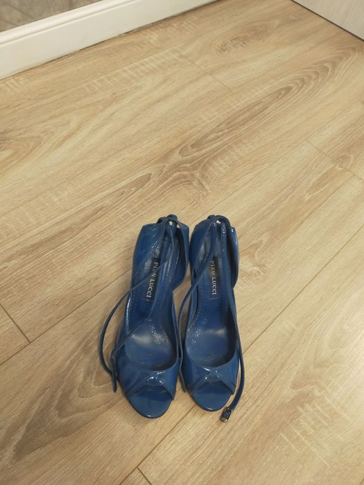 Босоножки продам