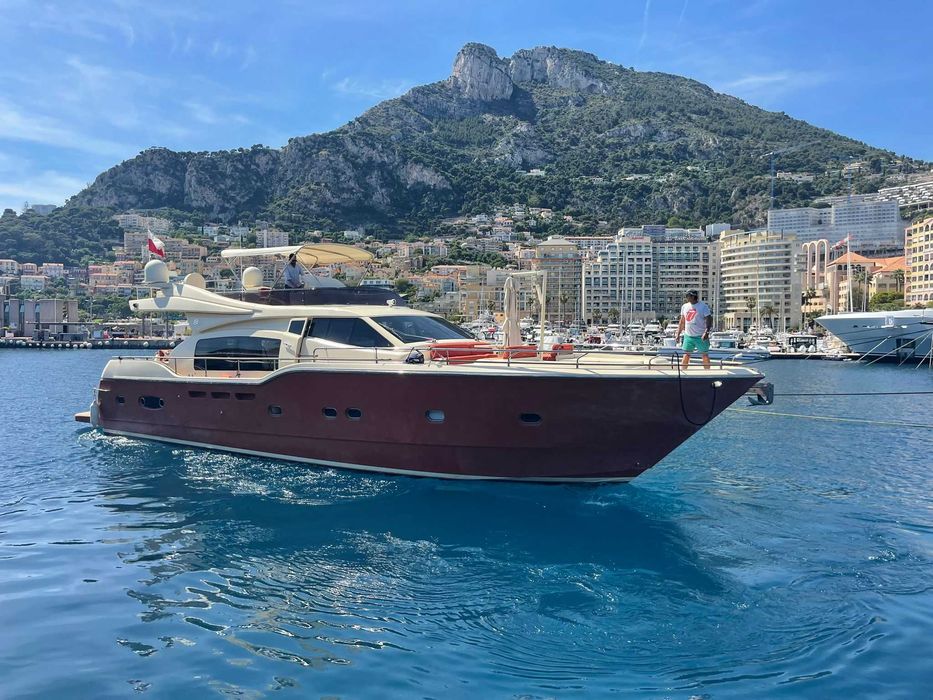Yacht ferretti altura 690