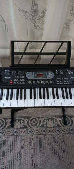 Продам синтезатор.