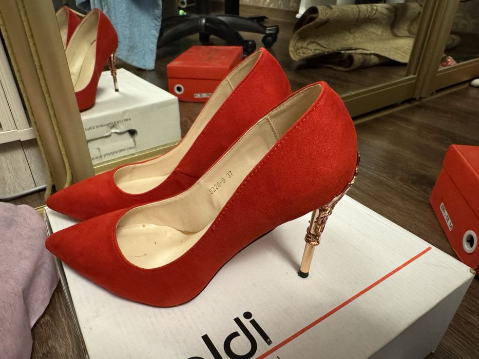 Туфли несколько 37 размера