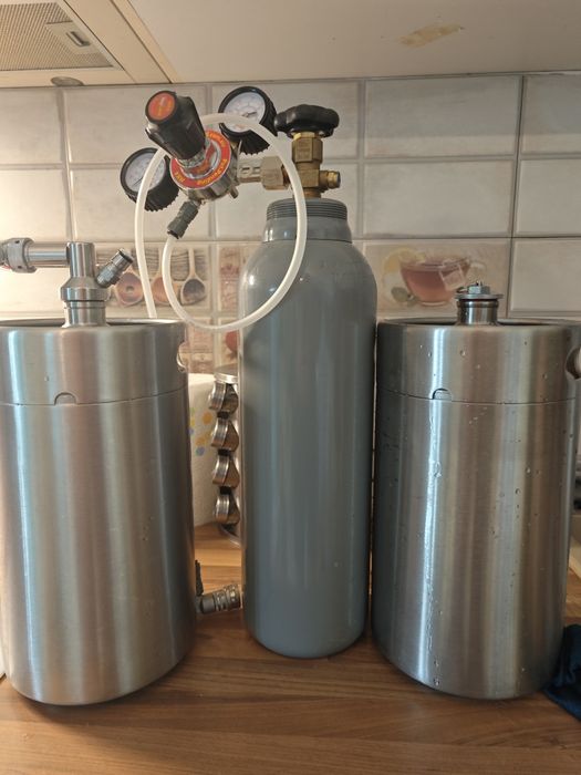 Vând sistem complet pentru carbonatare și servire bere, kombucha, kefir de apă, cidru, apă carbogazoasă și alte băuturi fermentate/carbogazificate.