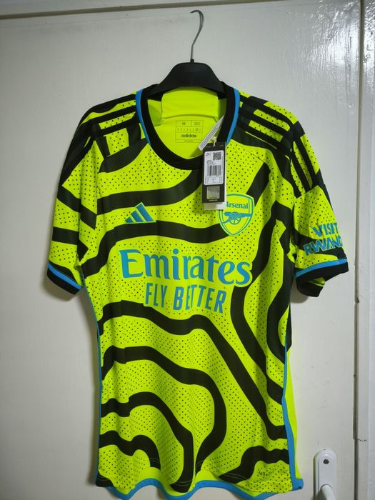 Чисто нова оригинална тениска на Арсенал размер M и L