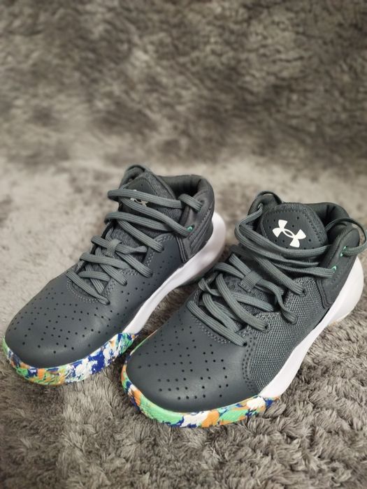 adidasi Under Armour