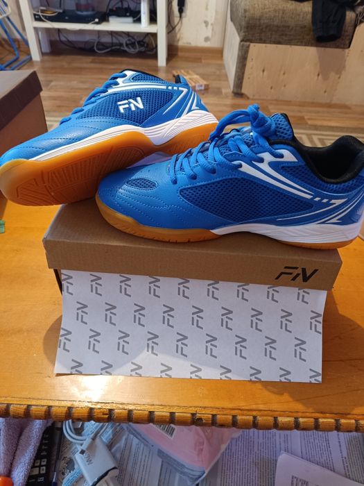 Кроссовки новые.