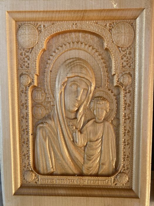 Vand incoane sculptate in lemn