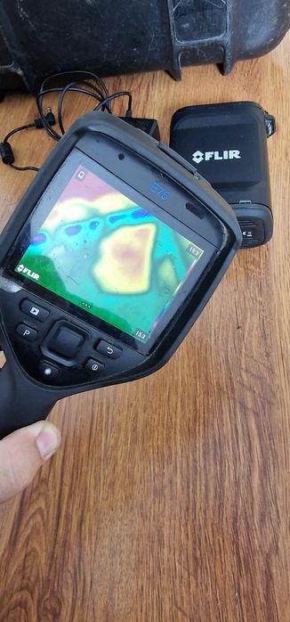 Flir E75 camera termoviziune