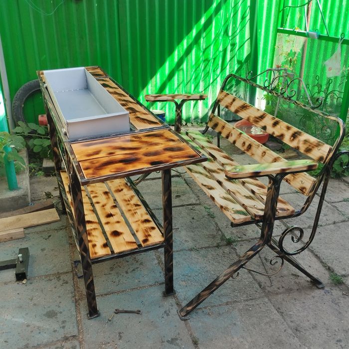 Мангал с лавочкай