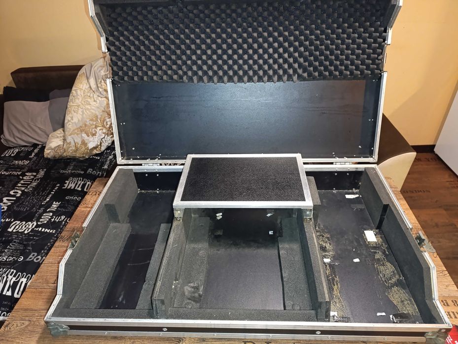 Твърд кейс за DJ музикант