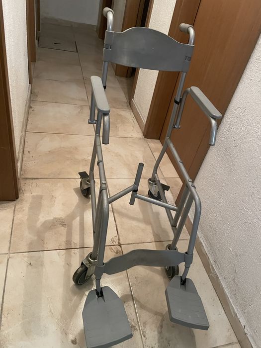 Инвалиден стол/ проходилка
