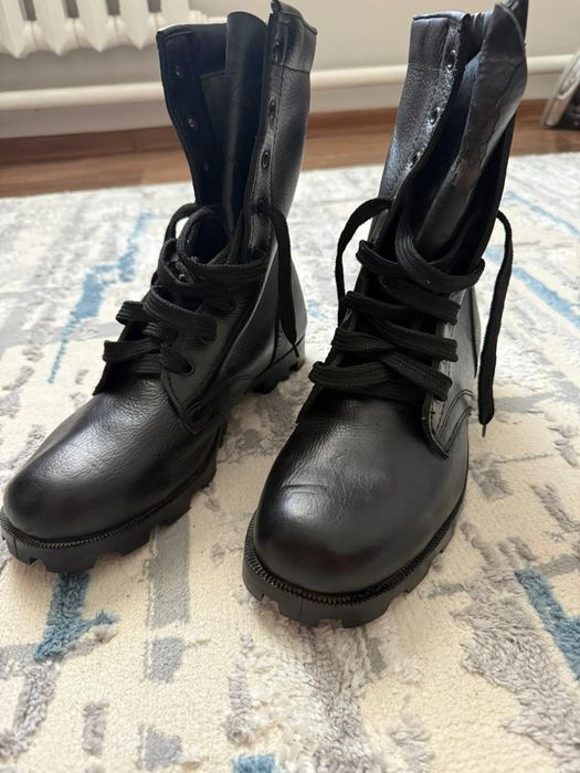 Ботинка новый 43размер