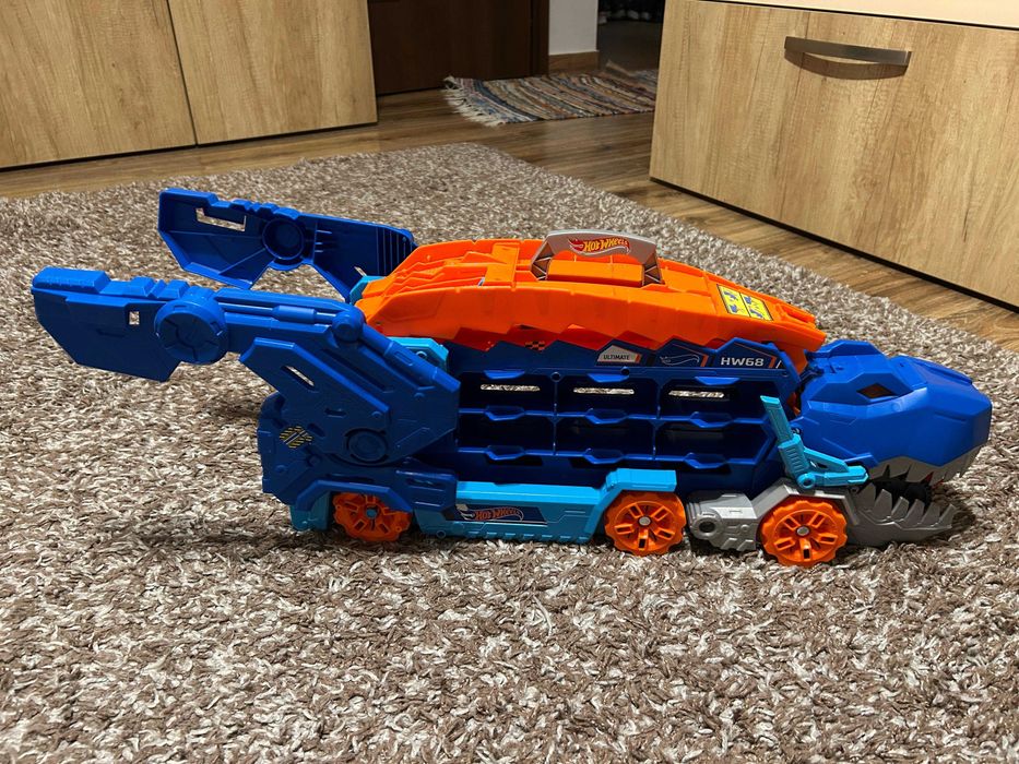 Hot Wheels T-Rex Mega Transporter