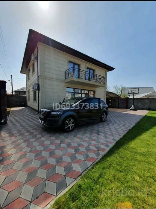 ПРОДАЁТСЯ ДОМ 200 М² В РАЙОНЕ ПЯТИЛЕТКИ
Продаётся просторный, тёплы