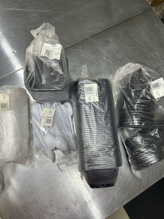 Продам одноразовую посуду.