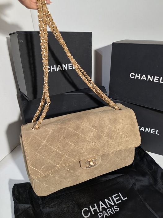 Налична чанта Chanel Maxi Flap
