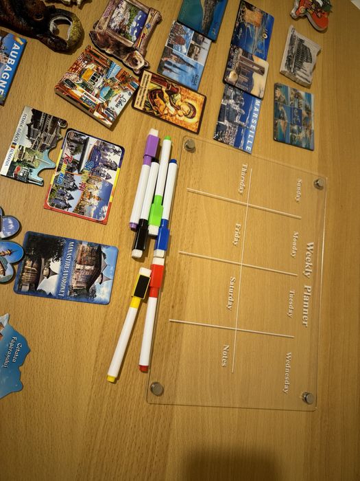 Lot magneti frigider si weekly planner cu carioci