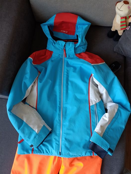 Vând costum de schi Pitești