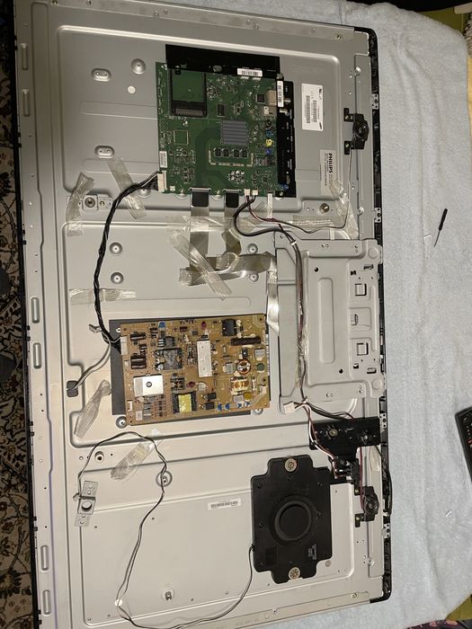 Продавам части от телевизор Philips 46PFL5007K/12
