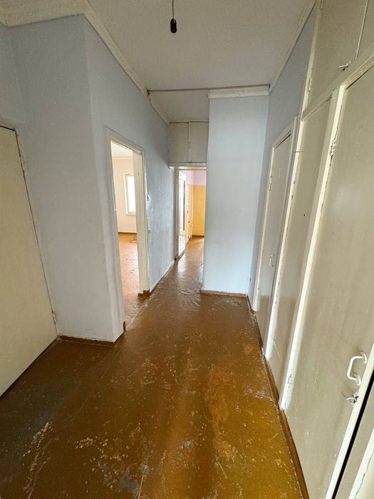 Прадаётся 2х 10микрарайоне Новая планировка Карвон базар напротив