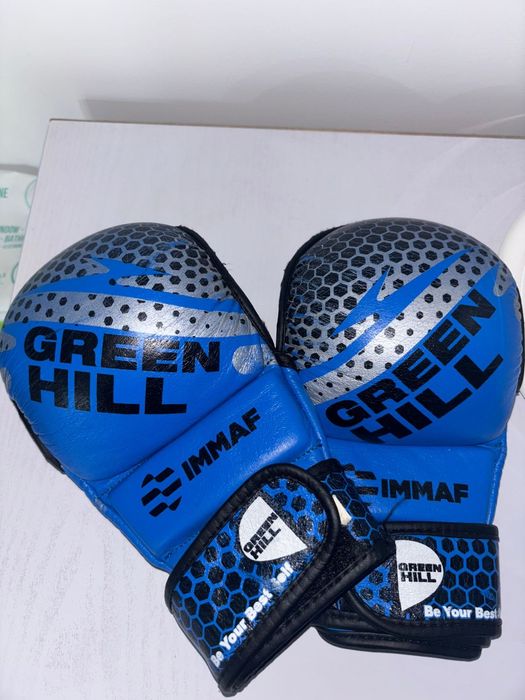 Перчатки ,футты,шлем