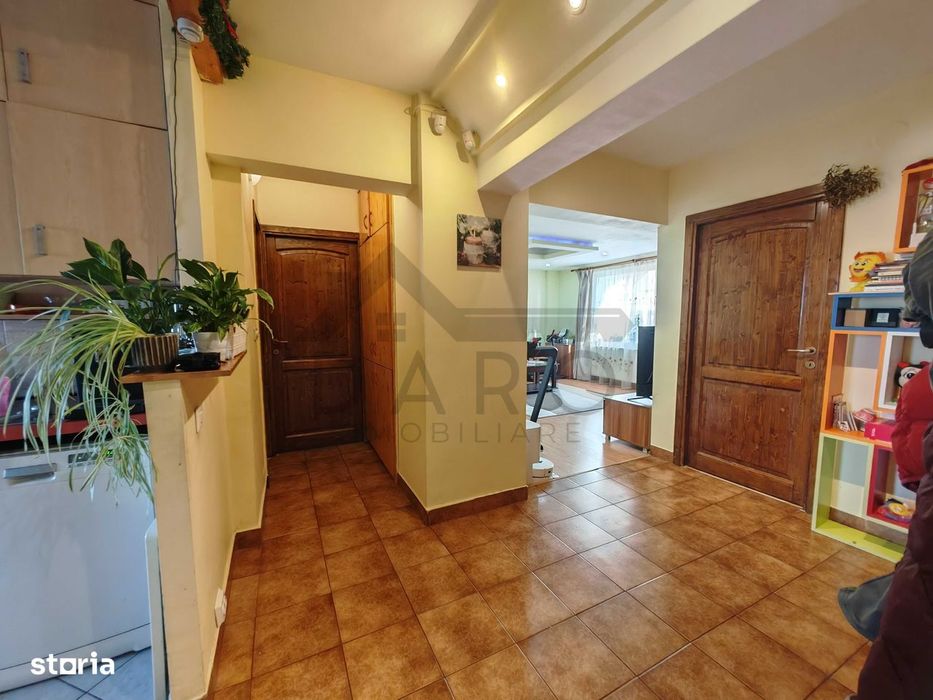 Vand apartament 3 camere