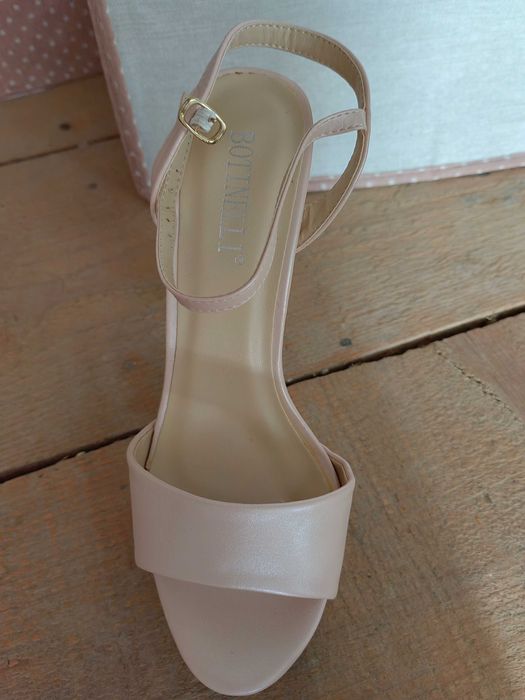 Sandale noi marimea 38