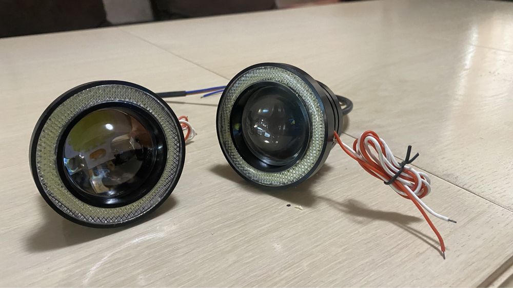 Лед лупи дневни светлини.