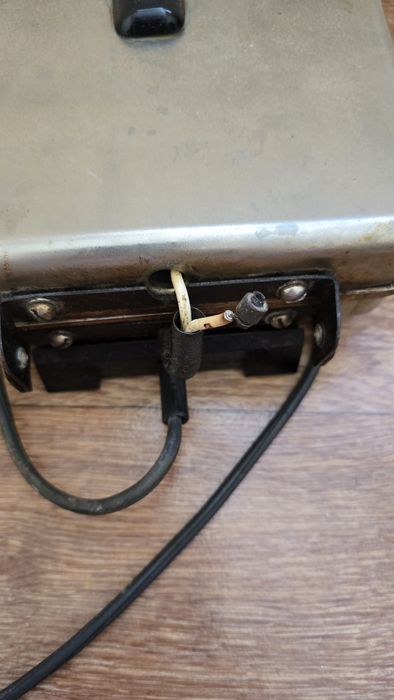 Советская электровафельница нерабочая.