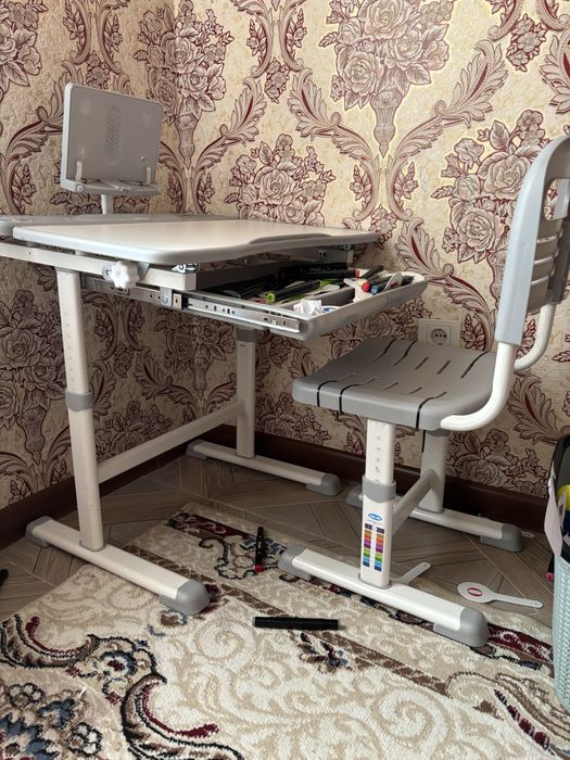 Детская парта со стулом