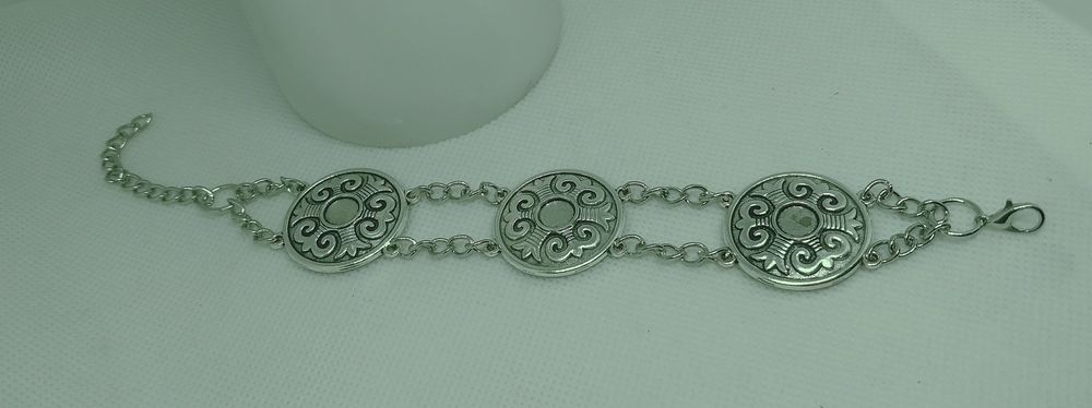 Женский браслет ручной работы.