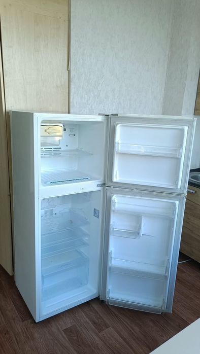 Рабочий LG холодильник